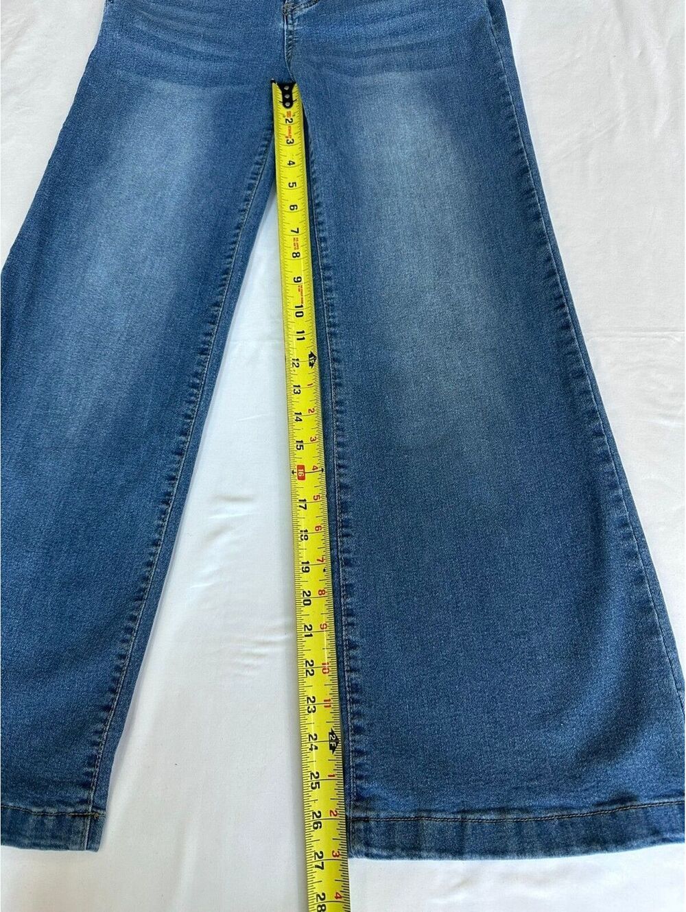 Flamingals Size Medium High Rise Wide Leg Stretch Jeans Medium Wash - Picture 5 of 10